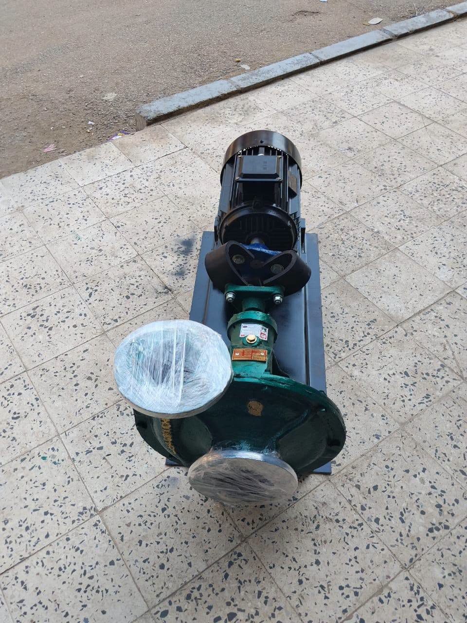 وحدة طلمبة سطحية مجهزة على قاعدة معدنية